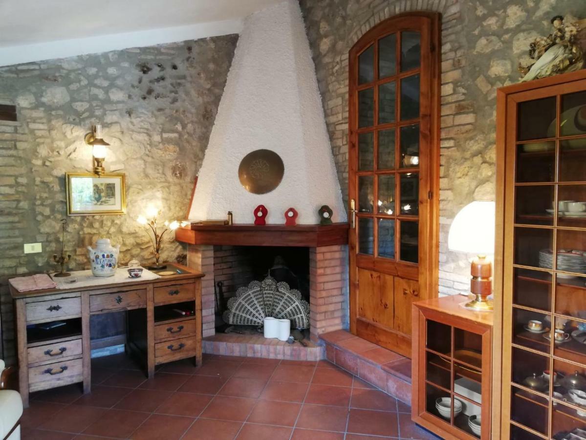 Il Fienile Nella Roccia Pensionat Casole dʼElsa Exteriör bild