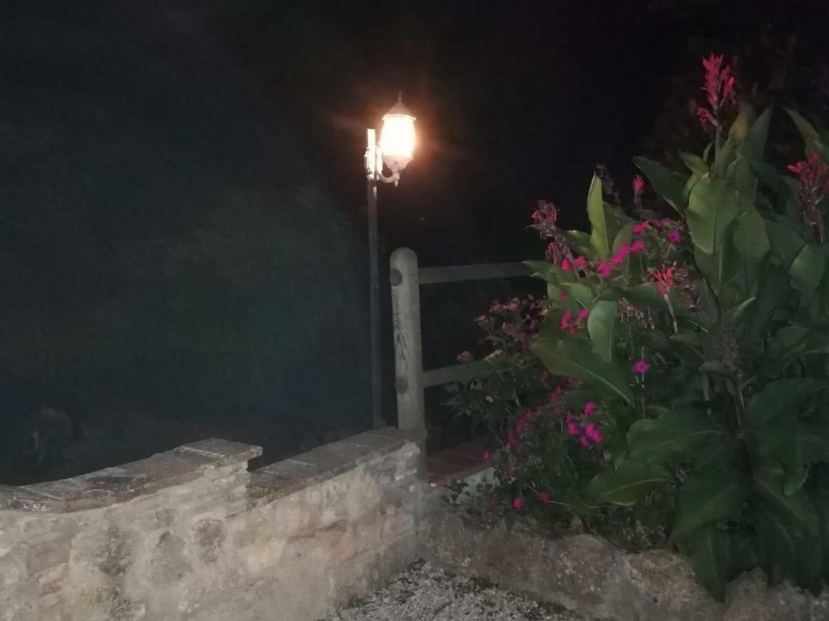 Il Fienile Nella Roccia Pensionat Casole dʼElsa Exteriör bild